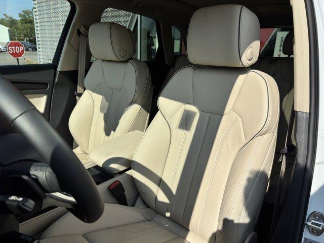 Photo of 2025 Glacier White Metallic Audi Q5