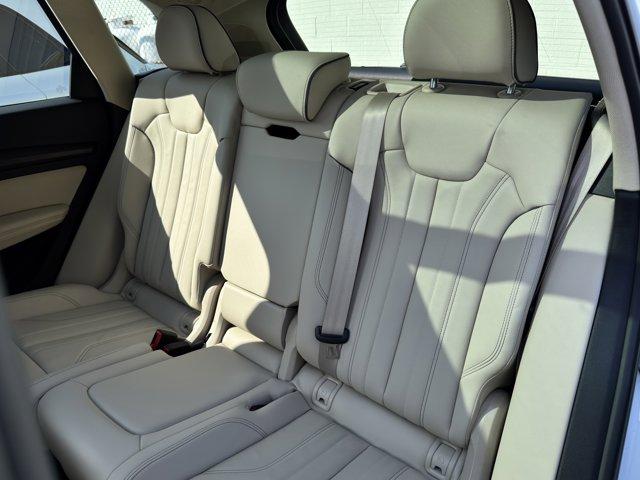 Photo of 2025 Glacier White Metallic Audi Q5