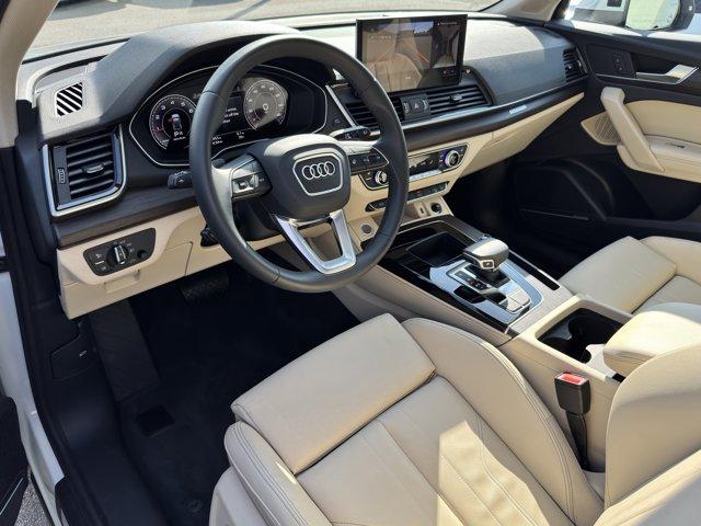 Photo of 2025 Glacier White Metallic Audi Q5