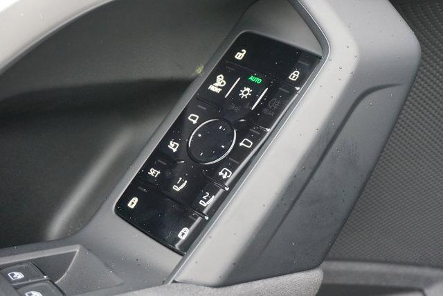 Photo of 2025 Tambora Gray Metallic Audi SQ5