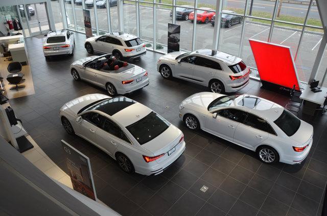 Photo of 2024 Daytona Gray Pearl Effect/Black Roof Audi A5