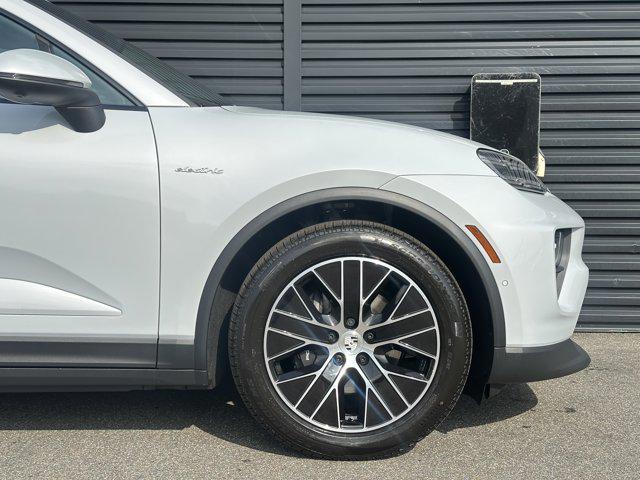 Photo of 2025 Ice Grey Metallic Porsche Macan