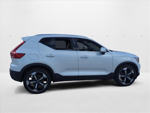 Photo of 2019 Crystal White Metallic Volvo XC40
