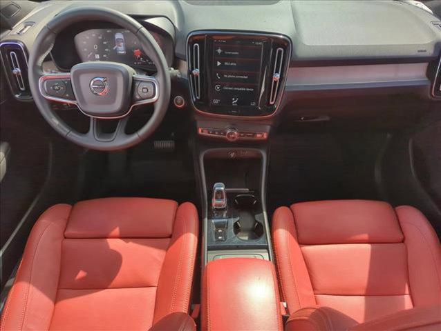 Photo of 2019 Crystal White Metallic Volvo XC40