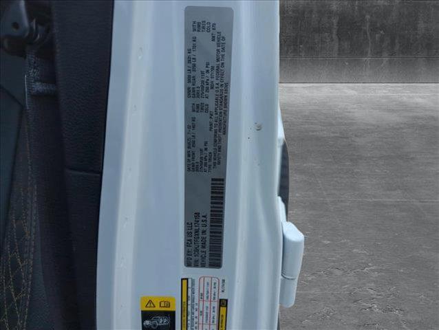 Photo of 2022 Bright White Clearcoat Jeep Gladiator