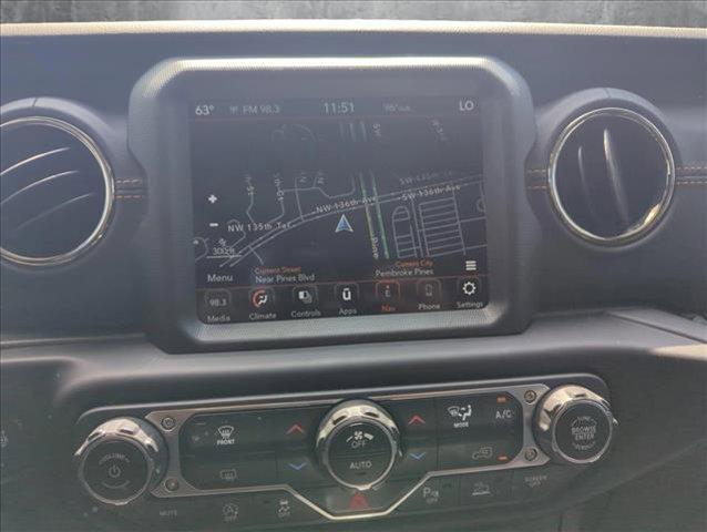 Photo of 2022 Bright White Clearcoat Jeep Gladiator