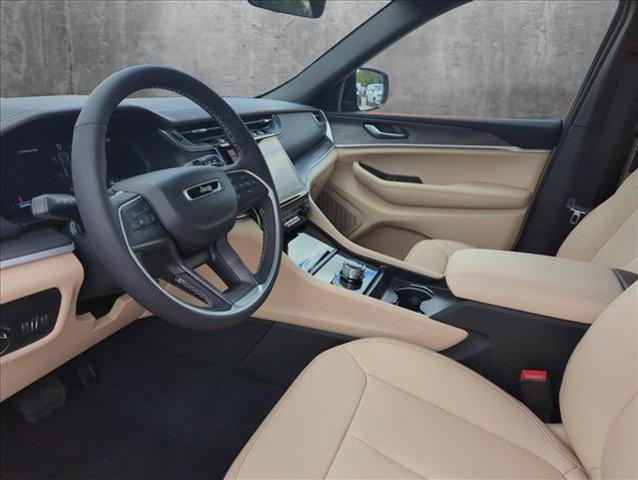 Photo of 2025 Velvet Red Pearlcoat Jeep Grand Cherokee