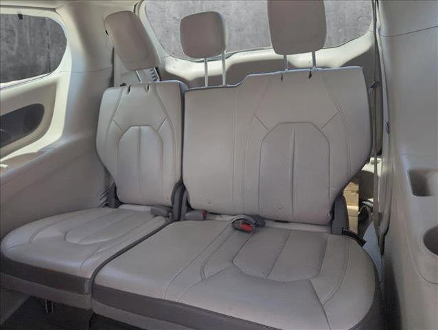 Photo of 2017 Velvet Red Pearlcoat Chrysler Pacifica