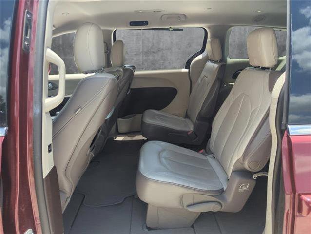 Photo of 2017 Velvet Red Pearlcoat Chrysler Pacifica