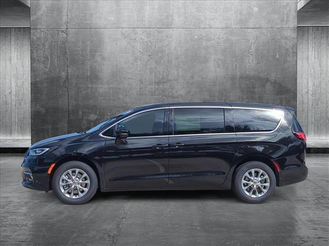 Photo of 2025 Diamond Black Crystal Pearlcoat Chrysler Pacifica