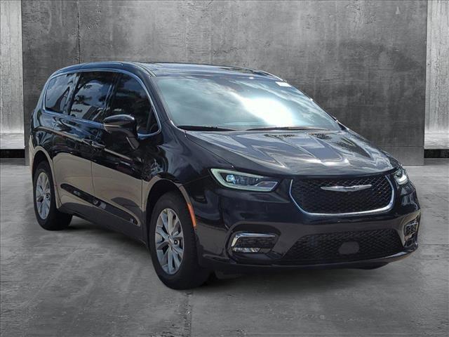 Photo of 2025 Diamond Black Crystal Pearlcoat Chrysler Pacifica