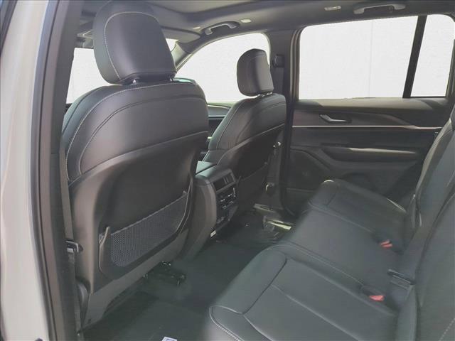 Photo of 2025 Bright White Clearcoat Jeep Grand Cherokee