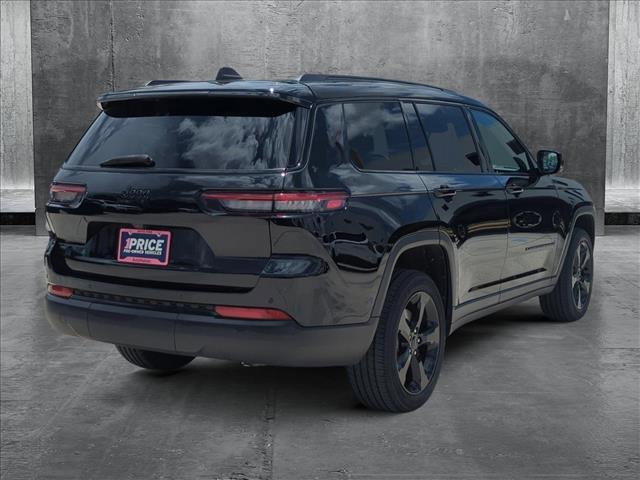 Photo of 2023 Diamond Black Crystal Pearlcoat Jeep Grand Cherokee L