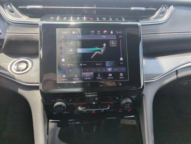 Photo of 2023 Diamond Black Crystal Pearlcoat Jeep Grand Cherokee L