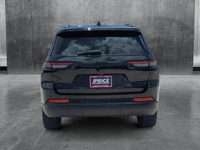 Photo of 2023 Diamond Black Crystal Pearlcoat Jeep Grand Cherokee L