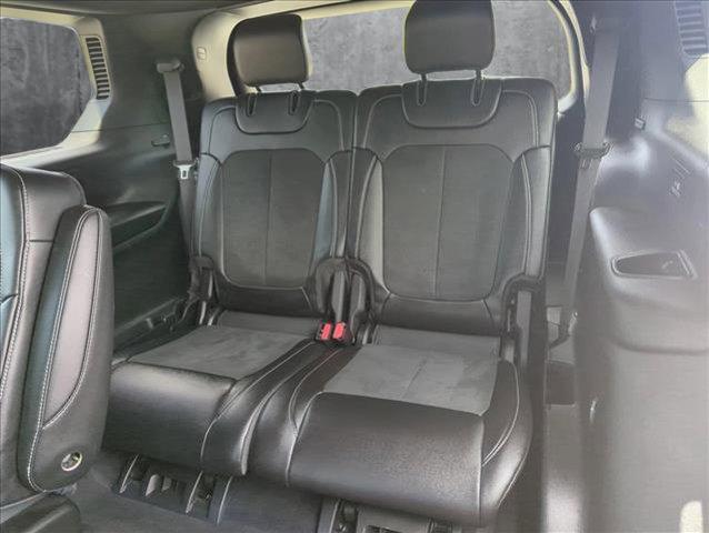 Photo of 2023 Diamond Black Crystal Pearlcoat Jeep Grand Cherokee L