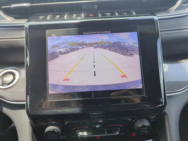 Photo of 2023 Diamond Black Crystal Pearlcoat Jeep Grand Cherokee L