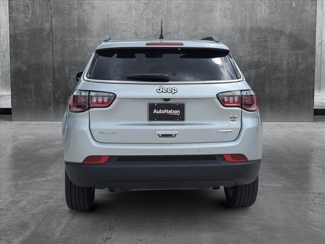 Photo of 2024 Silver Zynith Metallic Clearcoat Jeep Compass