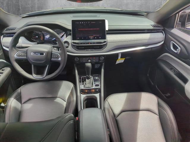 Photo of 2024 Silver Zynith Metallic Clearcoat Jeep Compass