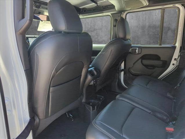 Photo of 2025 Bright White Clearcoat Jeep Wrangler