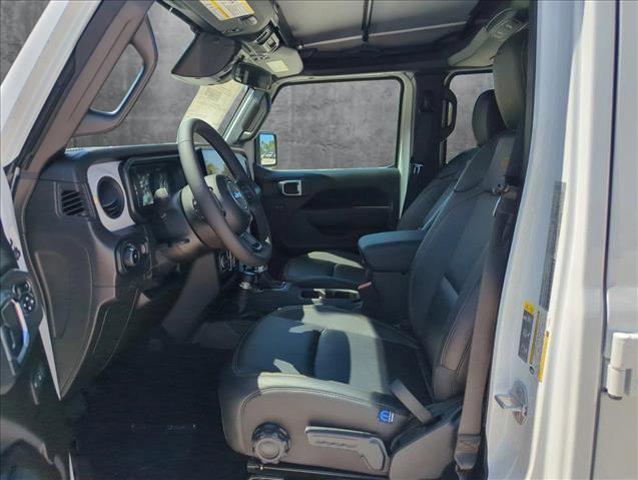 Photo of 2025 Bright White Clearcoat Jeep Wrangler