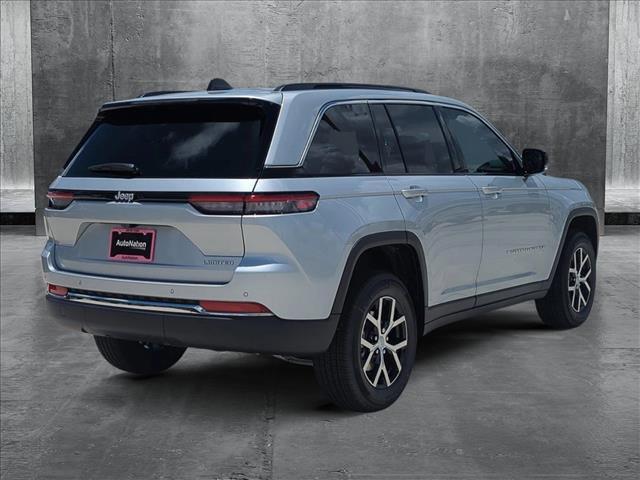 Photo of 2025 Silver Zynith Jeep Grand Cherokee