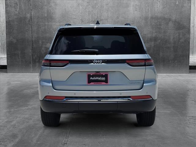 Photo of 2025 Silver Zynith Jeep Grand Cherokee