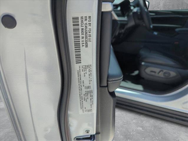 Photo of 2025 Silver Zynith Jeep Grand Cherokee