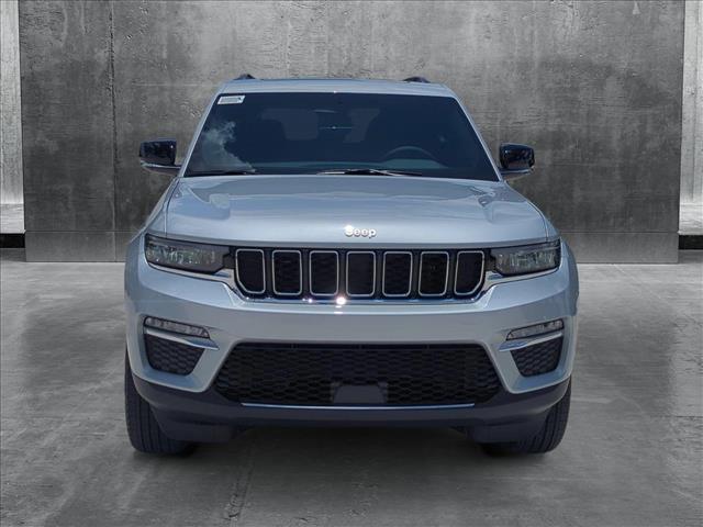 Photo of 2025 Silver Zynith Jeep Grand Cherokee