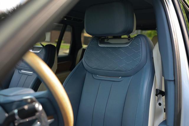 Photo of 2024 Hakuba Silver Metallic Land Rover Range Rover