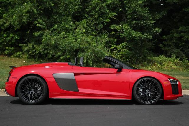 Photo of 2018 Black Metallic Audi R8
