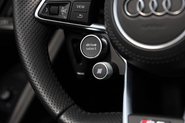 Photo of 2018 Black Metallic Audi R8