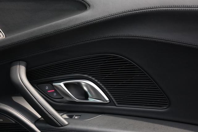 Photo of 2018 Black Metallic Audi R8