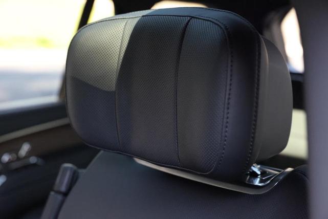 Photo of 2023 Black Land Rover Range Rover