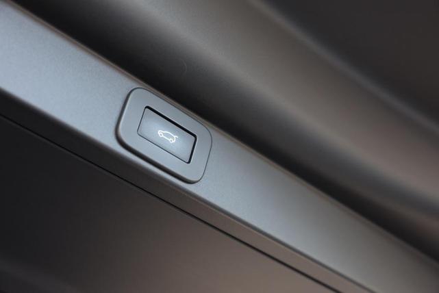 Photo of 2023 Black Land Rover Range Rover