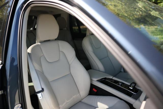Photo of 2025 Denim Blue Metallic Volvo XC90