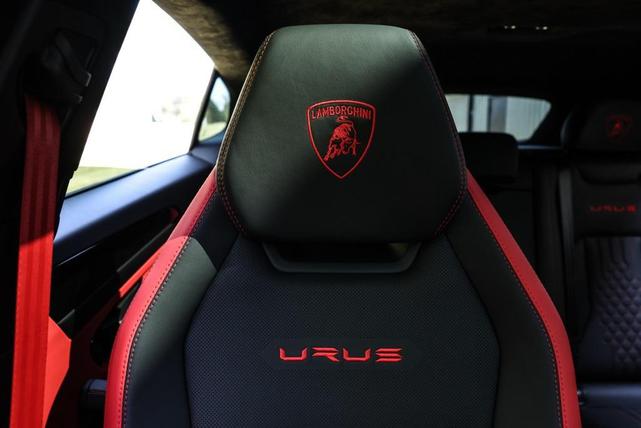Photo of 2024 Black Lamborghini Urus