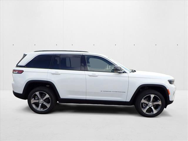 Photo of 2025 Bright White Clearcoat Jeep Grand Cherokee 4xe