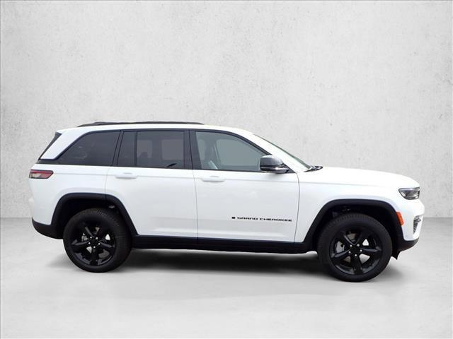Photo of 2025 Bright White Clearcoat Jeep Grand Cherokee