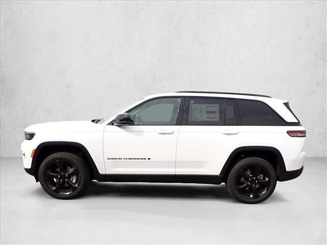 Photo of 2025 Bright White Clearcoat Jeep Grand Cherokee