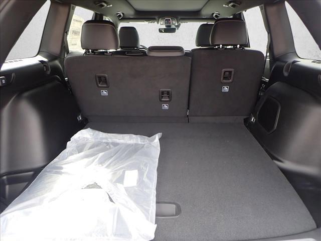 Photo of 2025 Bright White Clearcoat Jeep Grand Cherokee