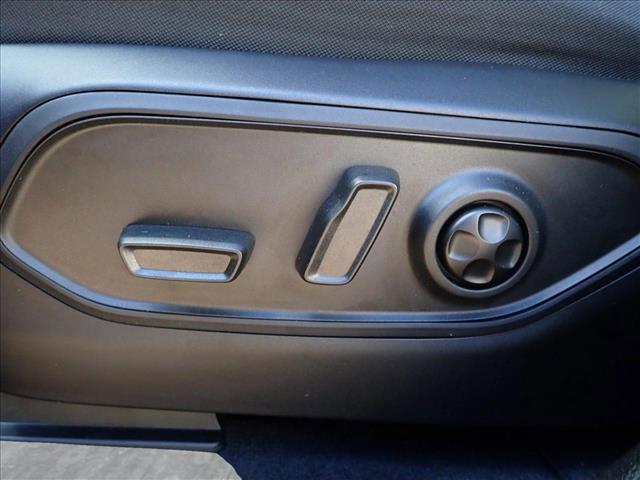 Photo of 2025 Diamond Black Crystal Pearlcoat Jeep Grand Cherokee L