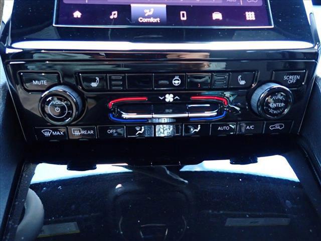 Photo of 2025 Diamond Black Crystal Pearlcoat Jeep Grand Cherokee L