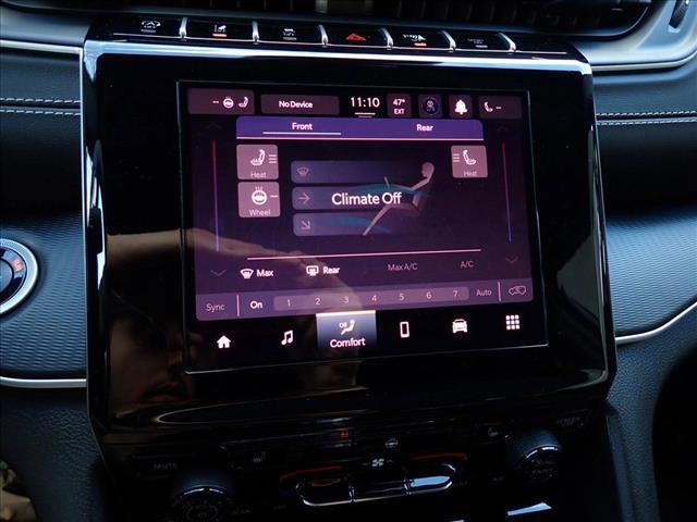 Photo of 2025 Diamond Black Crystal Pearlcoat Jeep Grand Cherokee L