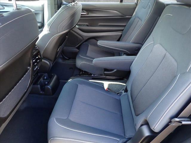 Photo of 2025 Diamond Black Crystal Pearlcoat Jeep Grand Cherokee L
