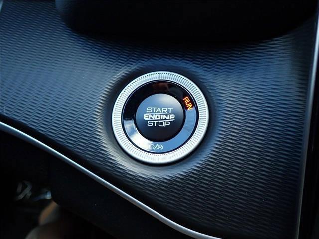 Photo of 2025 Diamond Black Crystal Pearlcoat Jeep Grand Cherokee L