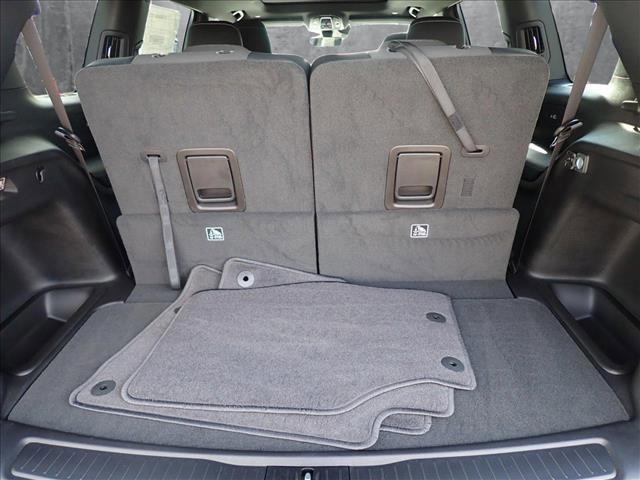 Photo of 2025 Diamond Black Crystal Pearlcoat Jeep Grand Cherokee L