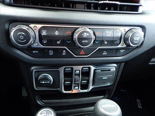 Photo of 2025 Black Clearcoat Jeep Gladiator