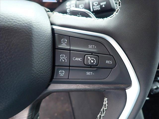 Photo of 2025 Diamond Black Crystal Pearlcoat Jeep Grand Cherokee