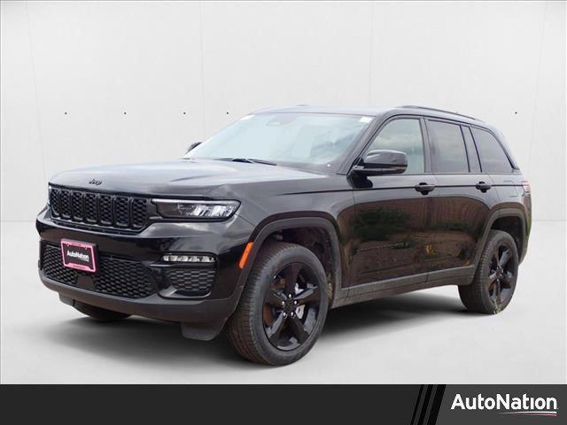 Photo of 2025 Diamond Black Crystal Pearlcoat Jeep Grand Cherokee